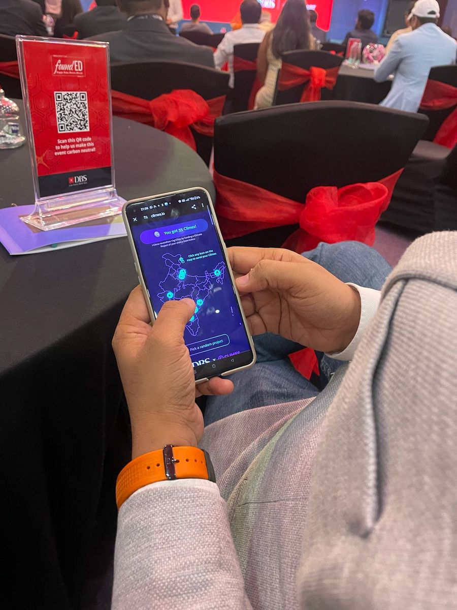 Attendee using the Climes app to neutralise the DBS event